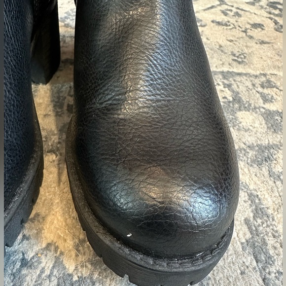 MIA Colten Chelsea Lug Sole Boots size 8.5. - Picture 7 of 7